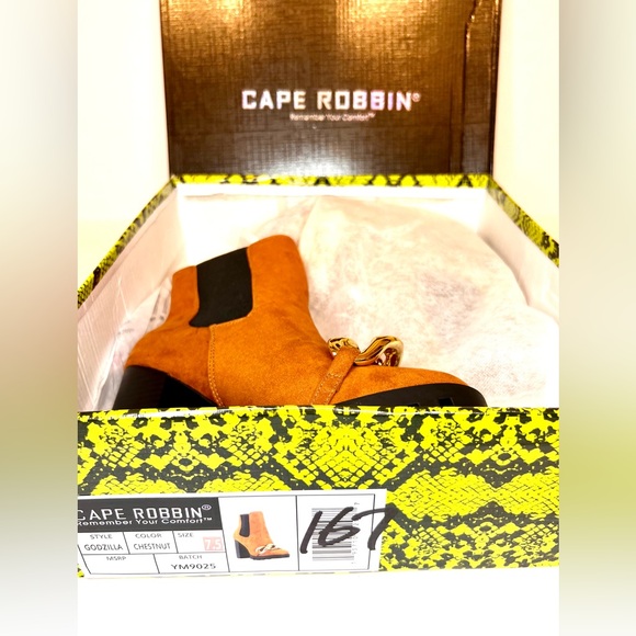 NWT Lux Chelsea Combat Ankle Boots - Chestnut Tan Brown w/Gold Chain Detail - Picture 11 of 12